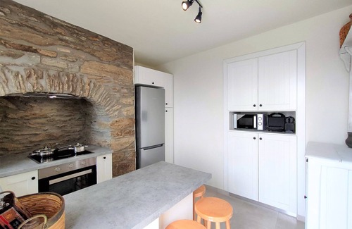 Steniai Apartment | "spiti" Sea View Neoclassical Apartment in Stenies