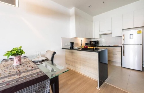 Thung Maha Mek Condo | SPL 1 Br/Serviced/Monthly