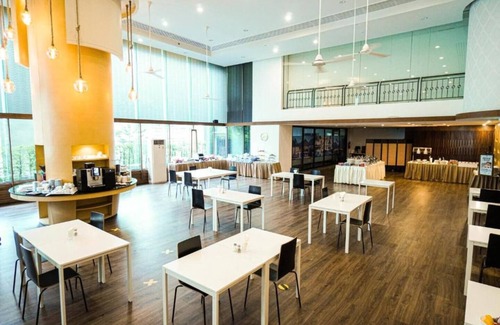 Thung Maha Mek Condo | SPL 1 Br/Serviced/Monthly