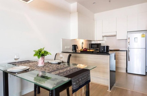 Thung Maha Mek Condo | SPL 1 Br/Serviced/Monthly