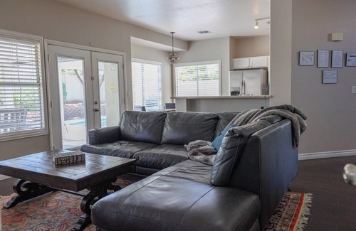 Green Valley House | SPLASH into FUN! Private yard Htd POOL, BBQ, PETs OK, 10 Min to Strip