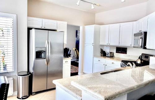 Green Valley House | SPLASH into FUN! Private yard Htd POOL, BBQ, PETs OK, 10 Min to Strip