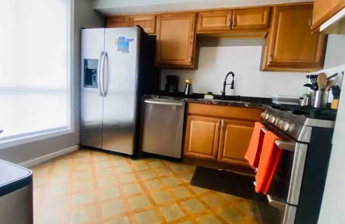 Aspen Hill Condo | Splendid 2bed 2bath condo in Silver Spring with free Parking laundry and AC WiFi