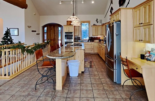Corinthian Hills House | Splendid abode with awe-inspiring views, a hot tub, and a pool table ready!