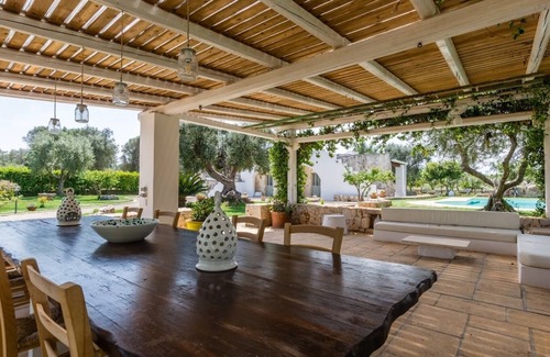 San Michele Salentino House | Splendid property with swimming pool -Trullo Petra Nera - in Apulia