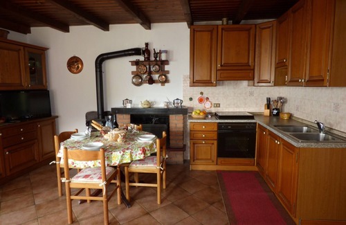 Bugiallo House | splendid mountain house with large garden, breathtaking lake view