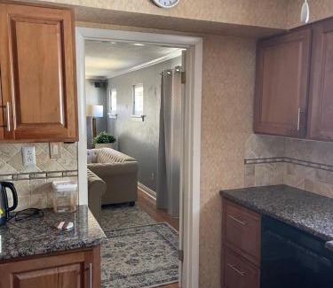 Airport Township House | Splendid Room in House 10 mins to Airport
