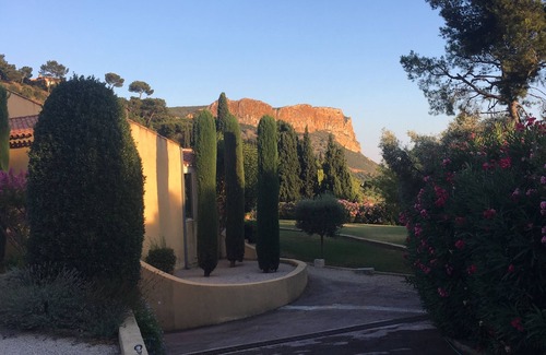 Cassis Apartment | Splendid studio in Cassis within a charming property located 600m away from port
