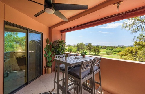 Paradise Valley Village Condo | Splendid Top Floor Condo. Spectacular Views! Fantastic Neighborhood!