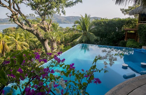 Ixtapa - Zihuatanejo Villa | Splendid Villa With an Astonishing View Overlookíng the Bay of Zihua!