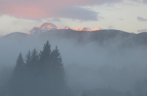 Montjoie-en-Couserans Apartment | Splendide vue Pyrénées, Rez de jardin 2 chambres