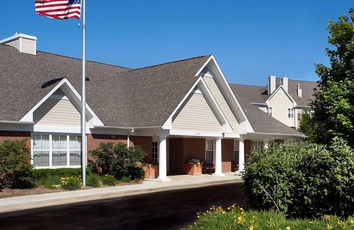 Waukegan Apartment | Splurge In Comfort & Style! Near Foss Park, Outdoor Pool, Pets Allowed!