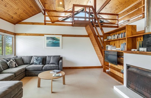 Angourie Apartment | Spooky's 6 Angourie | Private Tree Top Oasis