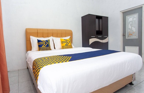 Cilacap Hotel | SPOT ON 2830 Azka Guest House Syariah