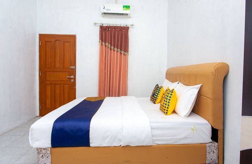 Cilacap Hotel | SPOT ON 2830 Azka Guest House Syariah