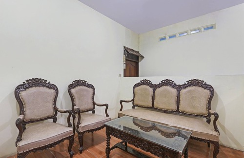 Demak Hotel | SPOT ON 90744 Alika Homestay