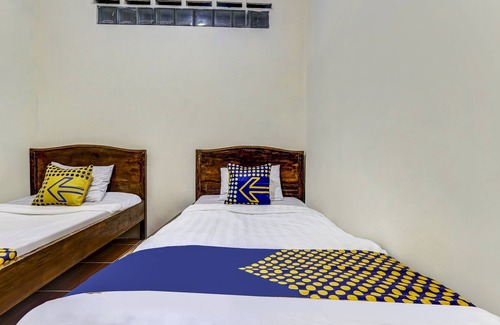 Demak Hotel | SPOT ON 90744 Alika Homestay