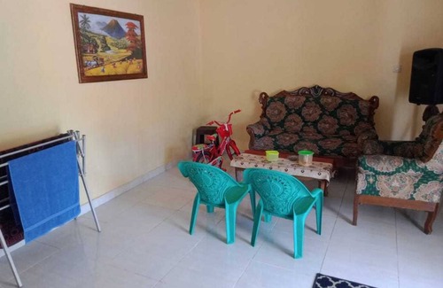 West Pesisir Hotel | SPOT ON 91371 Wisma Nadira Near SPBU PT. Trijaya Pugung PENENGAHAN