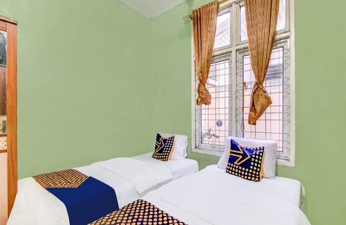 Pekanbaru Hotel | SPOT ON 91875 Nayla Homestay Syariah Near Koro Koro Panam, Karaoke, Pool, & Cafe