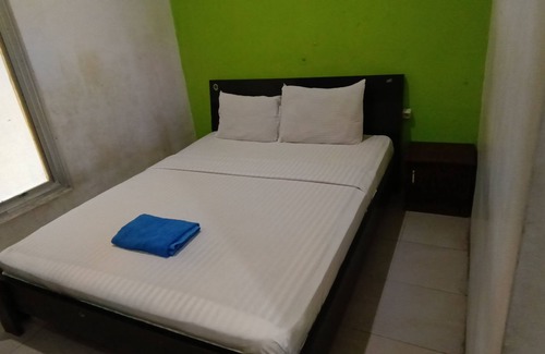 Makassar Hotel | SPOT ON 92658 Wisma Parakita Syariah Near RS Faisal Patalasang