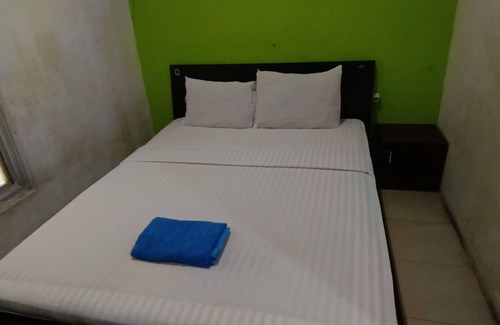 Makassar Hotel | SPOT ON 92658 Wisma Parakita Syariah Near RS Faisal Patalasang