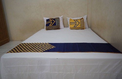 Genteng Hotel | SPOT ON 92860 Hunian 99