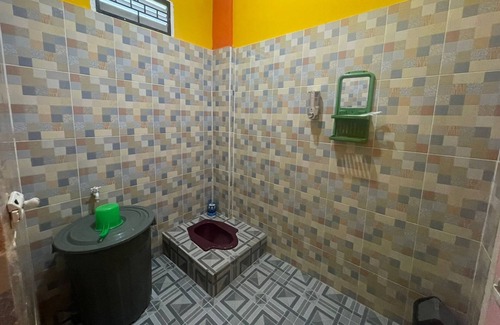 Pekanbaru Hotel | SPOT ON 93378 Lona Guest House SyariahNearScience Park Universitas Riau
