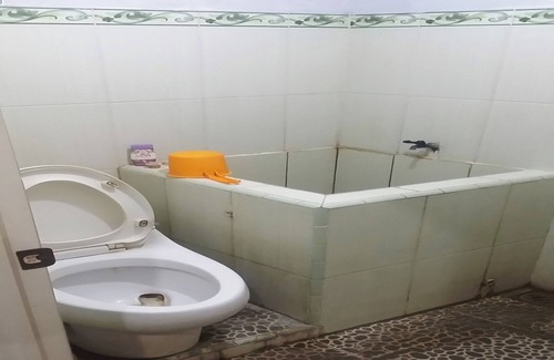 Waru Hotel | SPOT ON 93880 Guest House Bu Iin Syariah