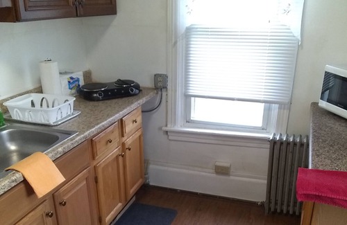 Enola Apartment | Spotless 2nd Fl 1Bdrm Studio with parking Near 3 Hospitals / Capitol Complex