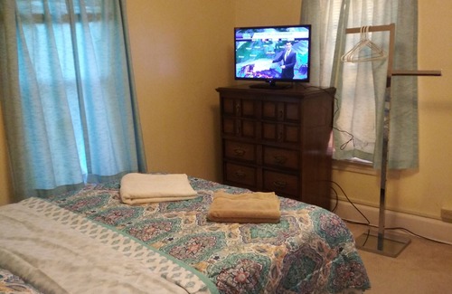 Enola Apartment | Spotless 2nd Fl 1Bdrm Studio with parking Near 3 Hospitals / Capitol Complex