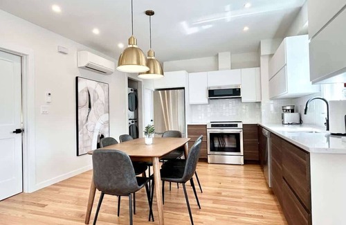 Arlington Apartment | Spotless and Modern Apt w/2Ba,W/D,King Bed,Parking