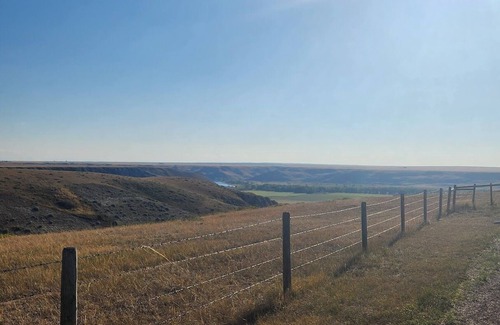 Lethbridge County Apartment | Spotless studio suite on the Coulees!