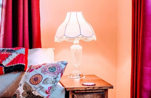 Oakdale Apartment | Spotless Victorian on William