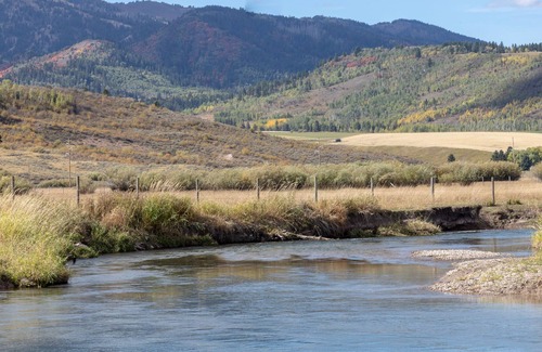 USA Cabin | Spotted Moon Ranch - River Front - Tiny Home