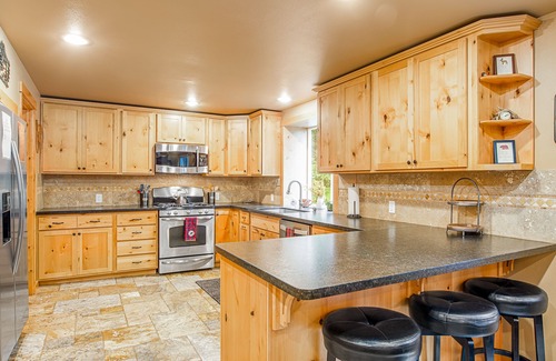 Cle Elum House | Sprawling cabin near the lake with a private grill and large patio - W/D & AC