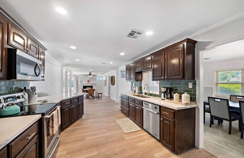 El Lago House | Sprawling estate with private pool and game room and guest house