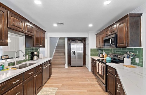 El Lago House | Sprawling estate with private pool and game room and guest house