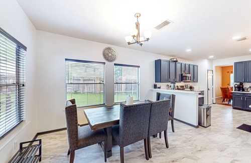Spring House | Sprawling home with enclosed yard, pool, balcony, fireplaces, & AC - dogs ok