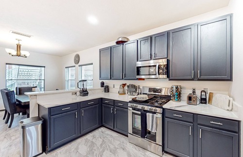 Spring House | Sprawling home with enclosed yard, pool, balcony, fireplaces, & AC - dogs ok