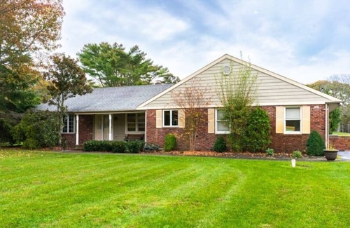 Whitesboro House | Sprawling Rancher- in-ground Heated Pool W/Hot Tub