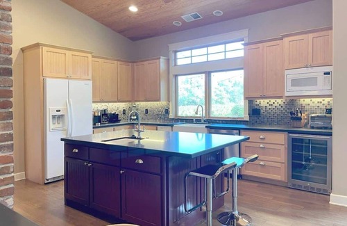 Healdsburg House | Sprawling Vineyard Estate - Pool, Hot Tub - Stunning Views!