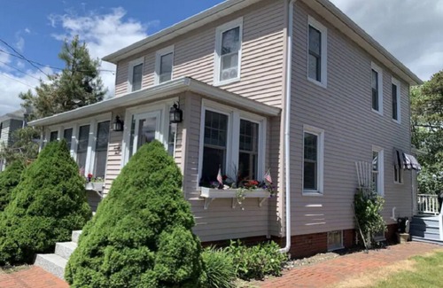 Pine Point House | Spread out and breathe across from the beach!