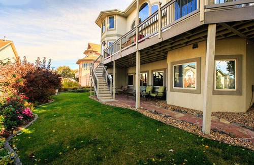 Longmont Apartment | Spread out in a large,1600 sq foot comfort suite 1 bedroom plus additional nook