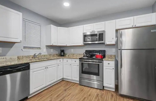 Southside House | Spread out, the Entire Duplex is Yours!