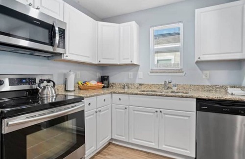 Southside House | Spread out, the Entire Duplex is Yours!