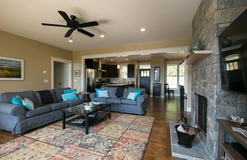 Asheville House | Spring Break! Epic Long Range Mtn Views! Close to Asheville, & Fire Pit! 4BR/3BA