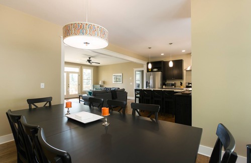 Asheville House | Spring Break! Epic Long Range Mtn Views! Close to Asheville, & Fire Pit! 4BR/3BA