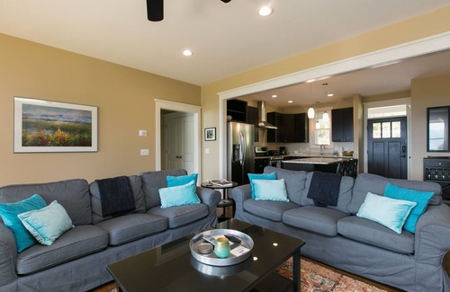 Asheville House | Spring Break! Epic Long Range Mtn Views! Close to Asheville, & Fire Pit! 4BR/3BA