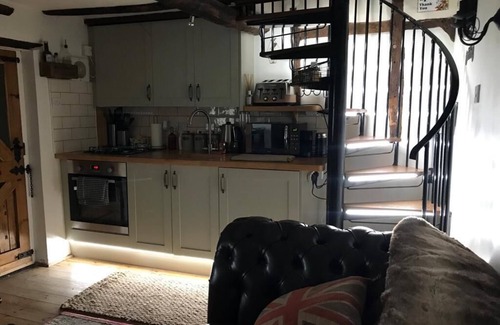 Halfway House Cottage | Spring Cottage, Est. 1850