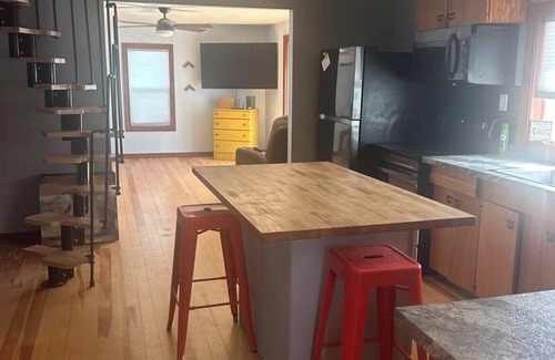 Pierre House | SPRING CREEK GETAWAY! 2 BEDROOM,1 BATH HOUSE BACKED UP TO OPEN SPACE!